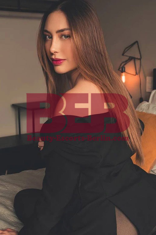 Blonde Russian Sexy Escort Hooker in Berlin