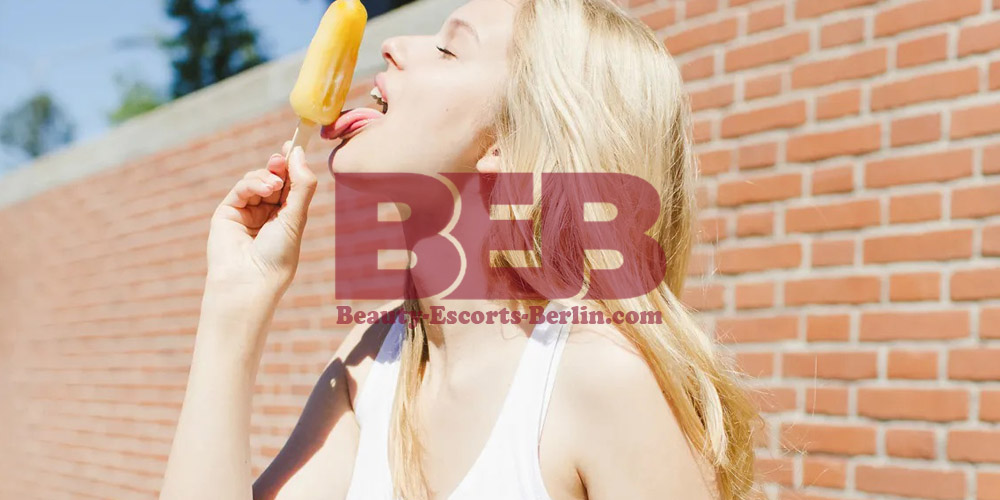 Deepthroat service in Berlin