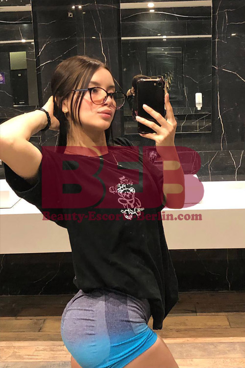 Shower Together Escort Girl in Berlin